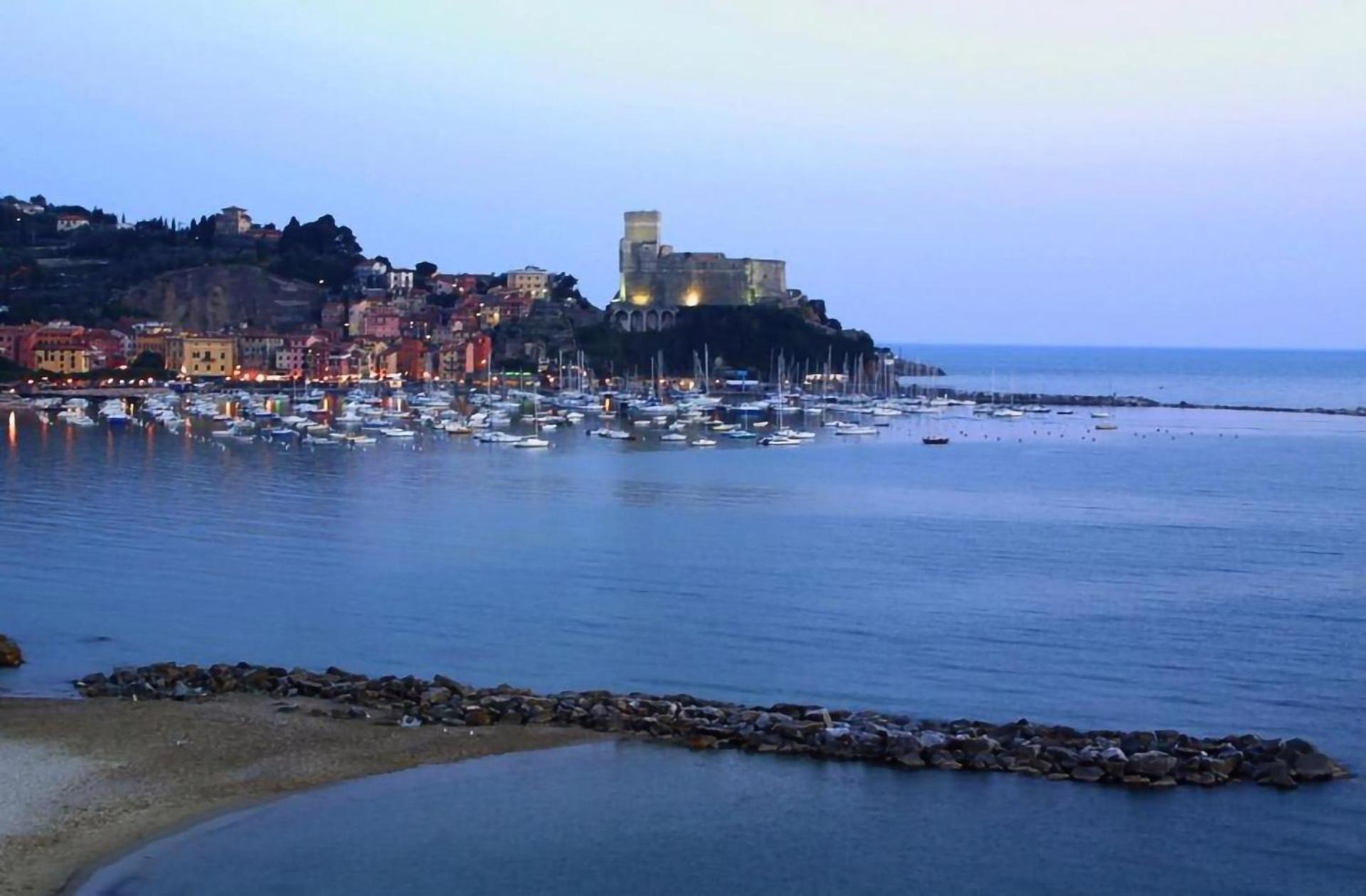 Affittacamere "In Piazzetta Da Vasco" Lerici Exterior photo
